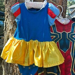 Snow White! 12-18 Toddler onesie! Used but life! Cutest princess collar!